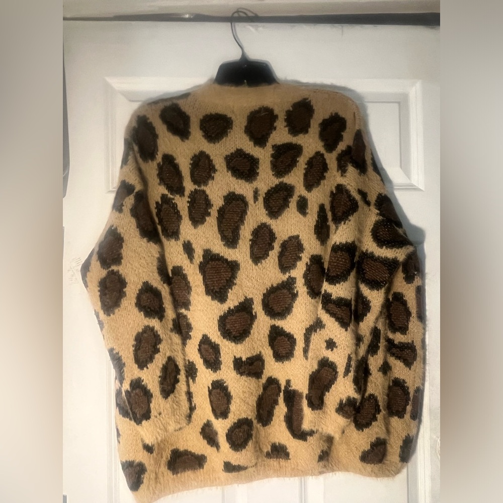 Leopard Print Sweater - Picture 3 of 4